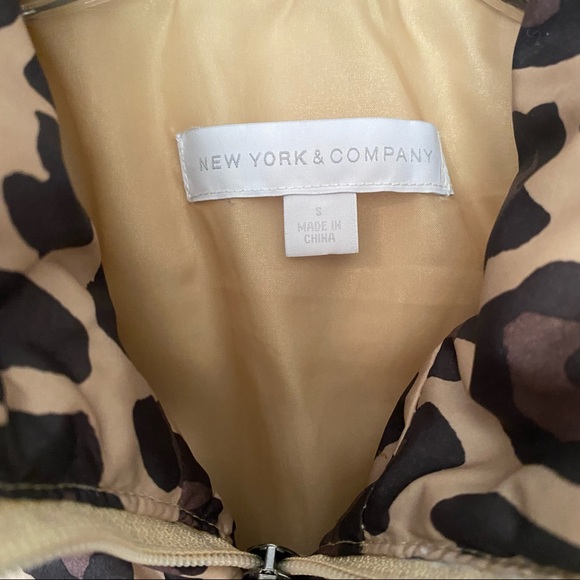 NY&Co Leopard Puffy Vest - Picture 3 of 3